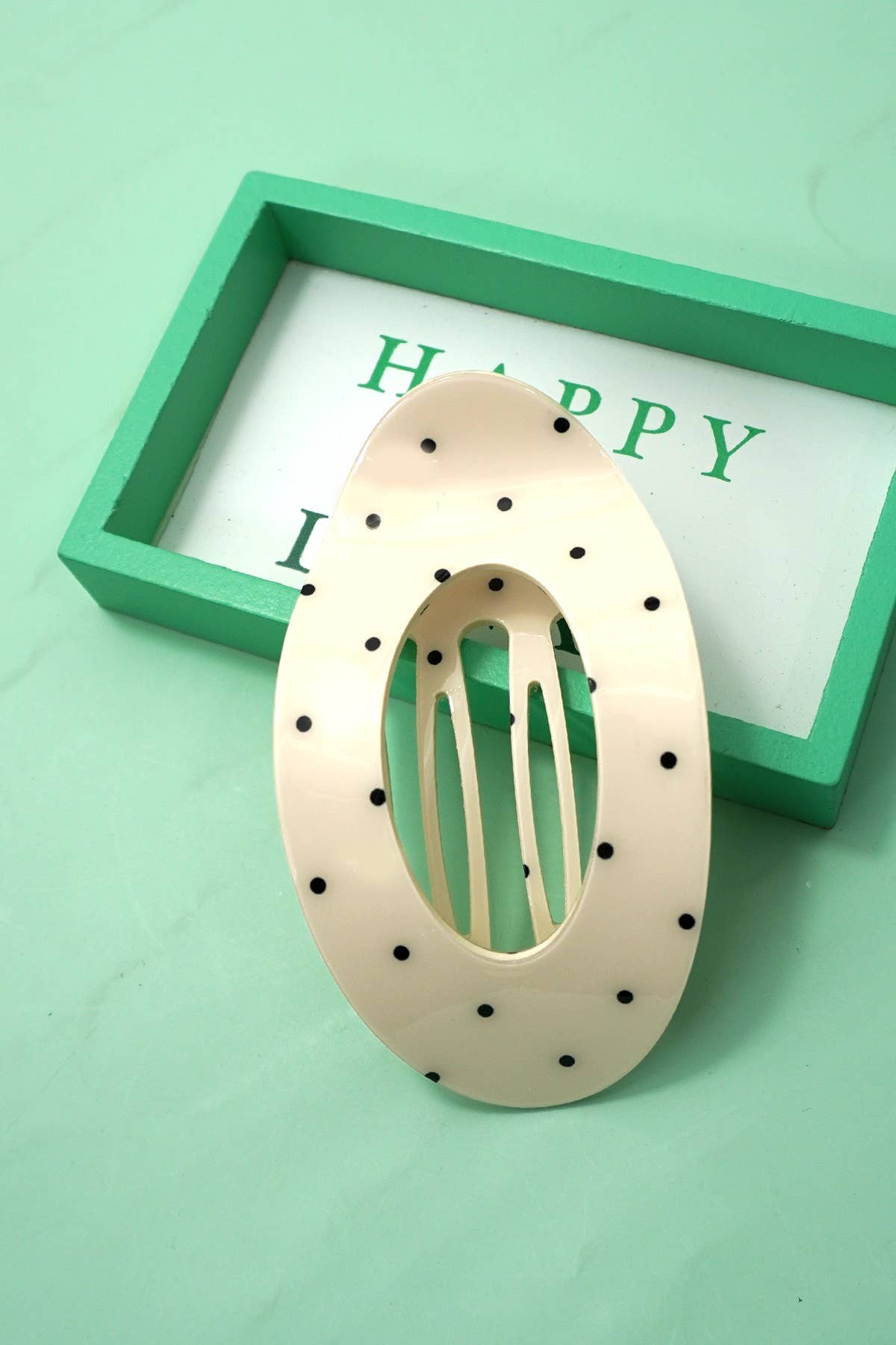 Lay Flat Oval Hair Claw Clips